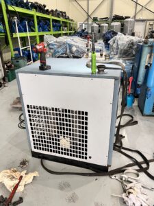 에어드라이어 측면 방열판 오염 상태 확인 퓨마콤프레샤